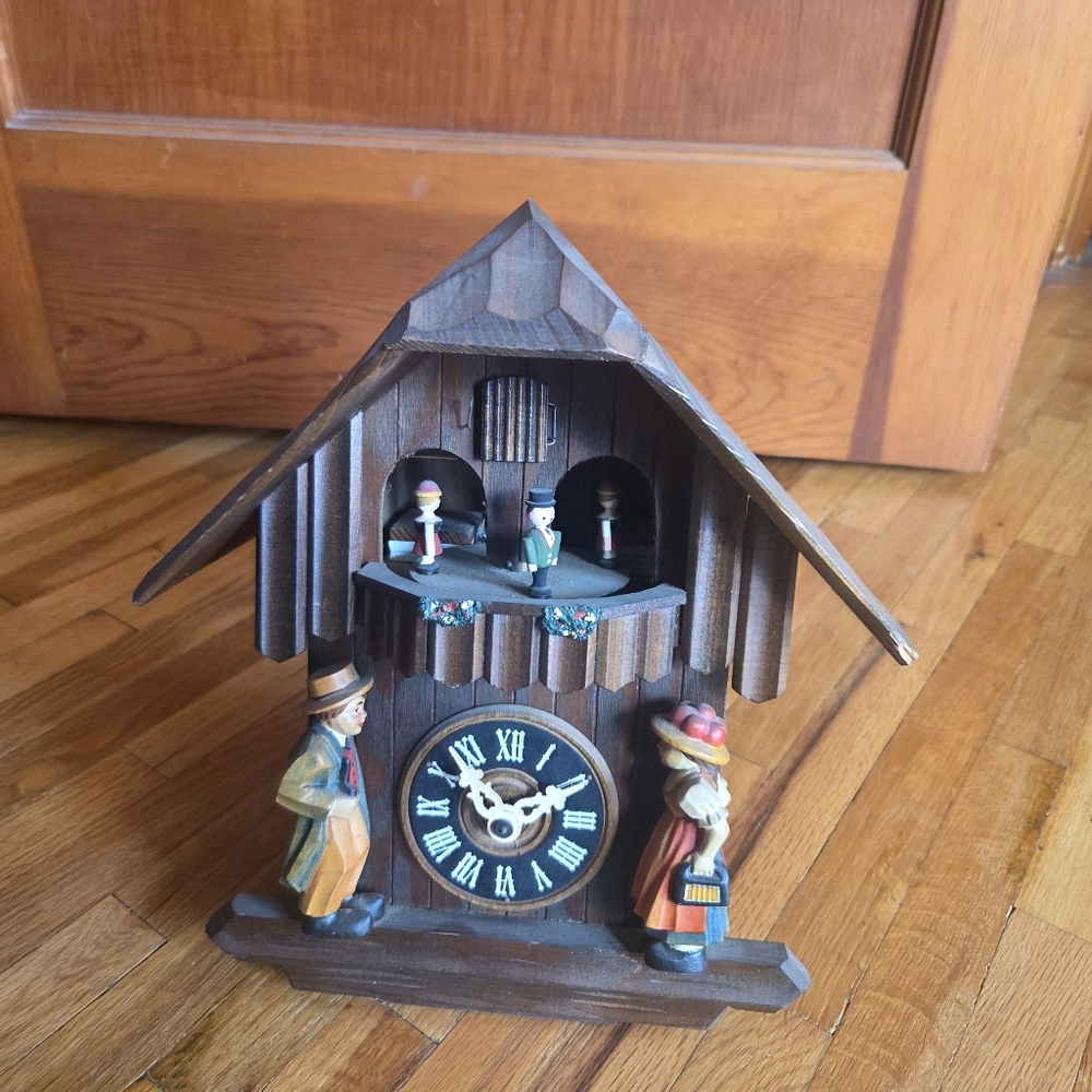 Wooden Chalet Cuckoo Clock Wall Decor in Brown Vintage